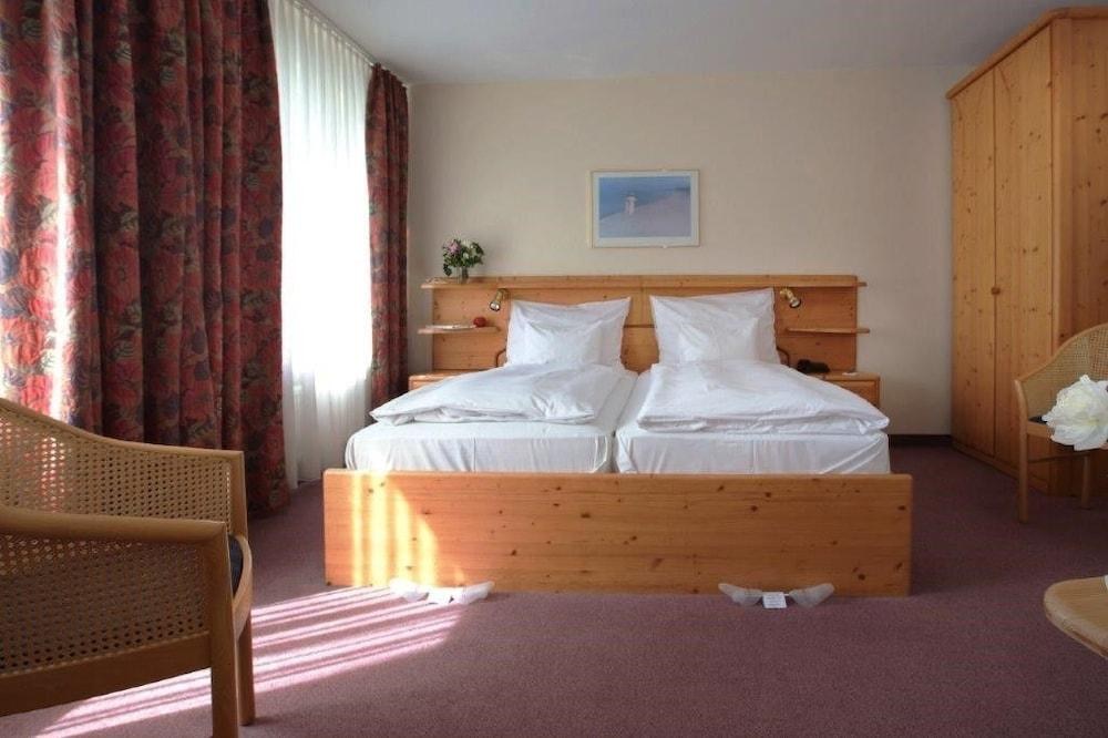 Hotel Rotkreuzplatz photo 2