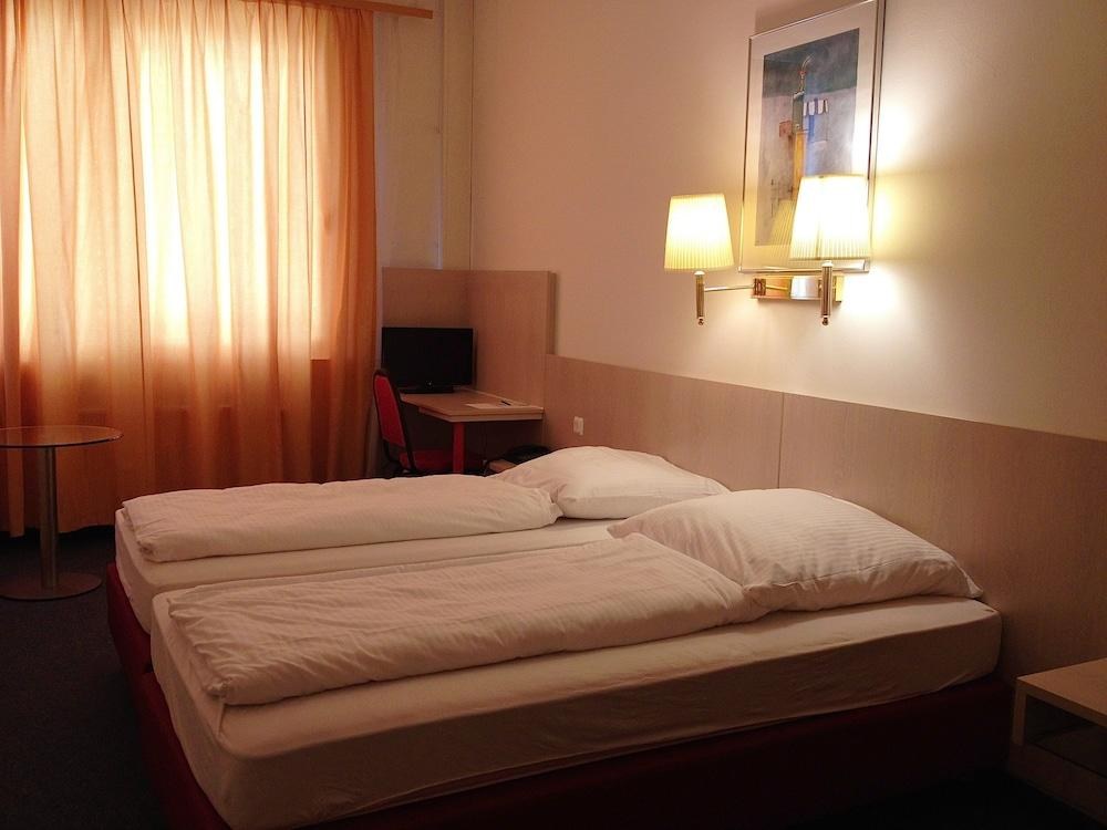 Hotel New Fair Munich Messe photo 1