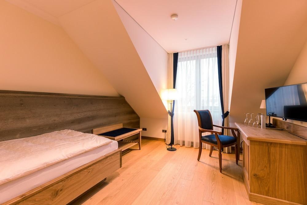 Hotel & Gaststätte zum Erdinger Weißbräu photo 2