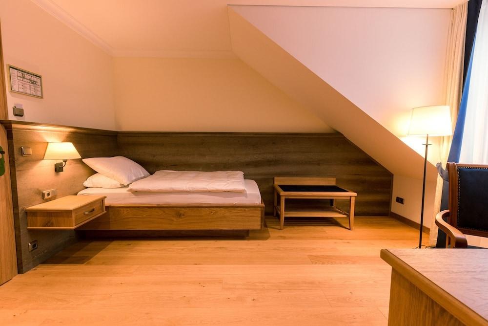 Hotel & Gaststätte zum Erdinger Weißbräu photo 3