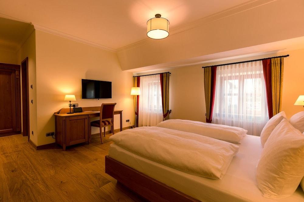 Hotel & Gaststätte zum Erdinger Weißbräu photo 4