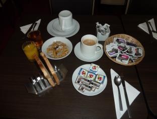 Manor Hotel photo 2