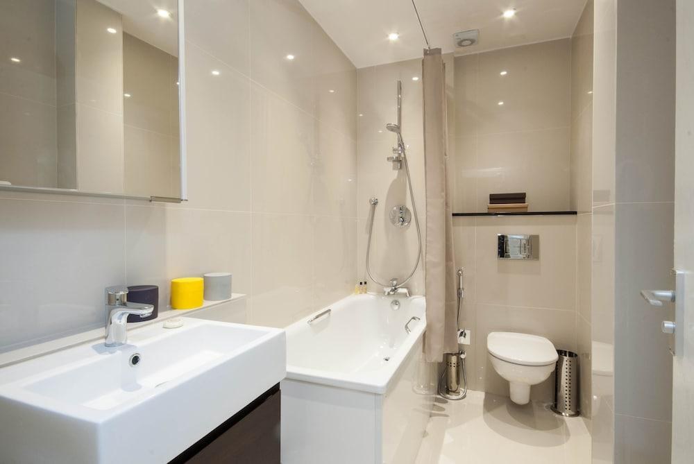 Queensgate Court photo 3