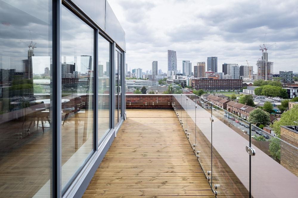 Roomzzz London Stratford