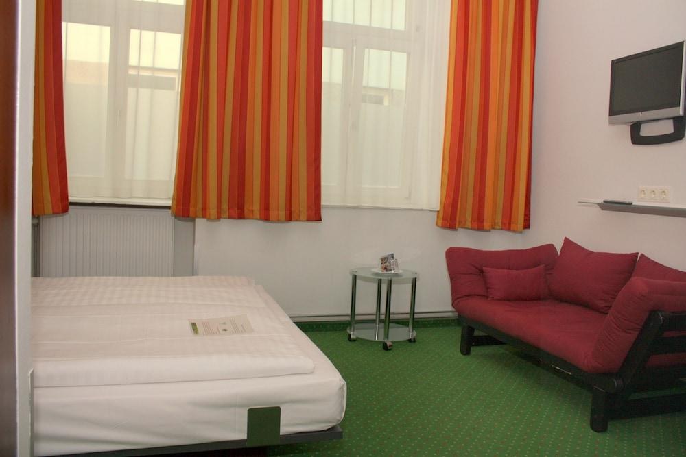 Pension Stadthalle photo 1