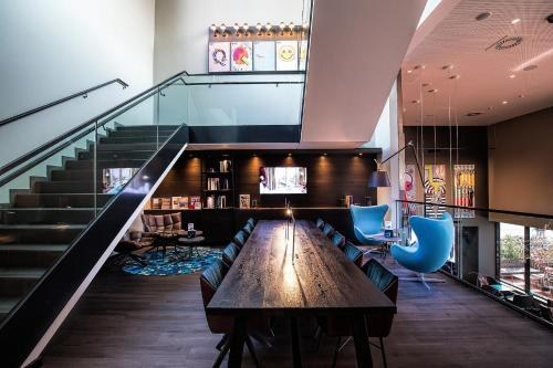 MOTEL ONE WIEN WESTBAHNHOF photo 1