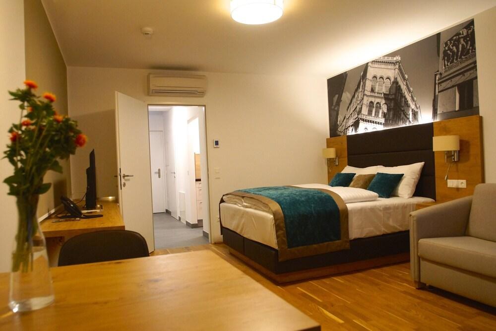 Parks 73 The Townhouse Hotel photo 1