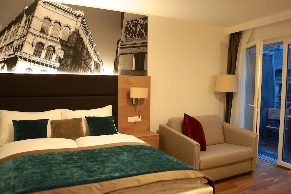 Parks 73 The Townhouse Hotel photo 2