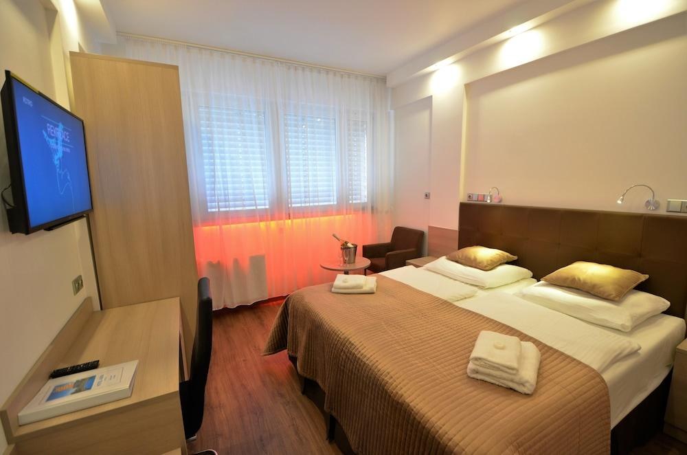 Hotel Aura photo 1