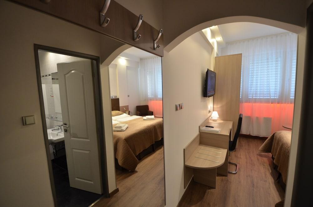 Hotel Aura photo 2