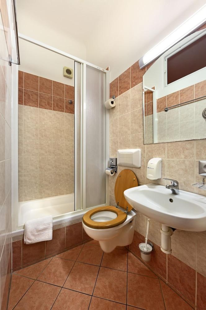 Hotel Golden City Garni photo 3