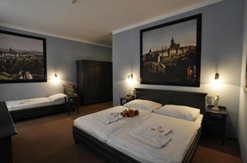 U Cervene zidle - Red Chair Hotel photo 2