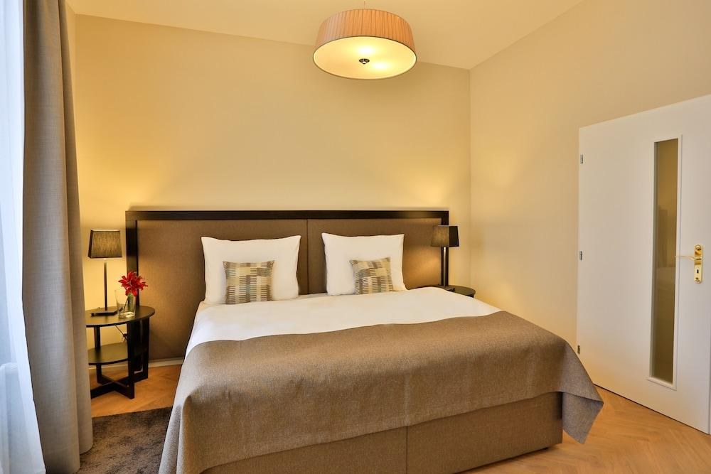 James Hotel & Apartments photo 1