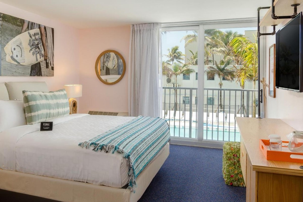 PLUNGE BEACH RESORT photo 1