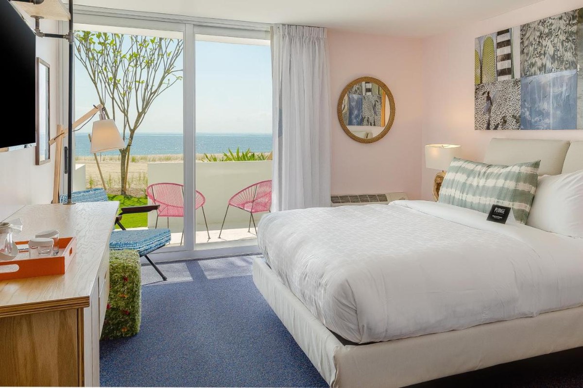 PLUNGE BEACH RESORT photo 3