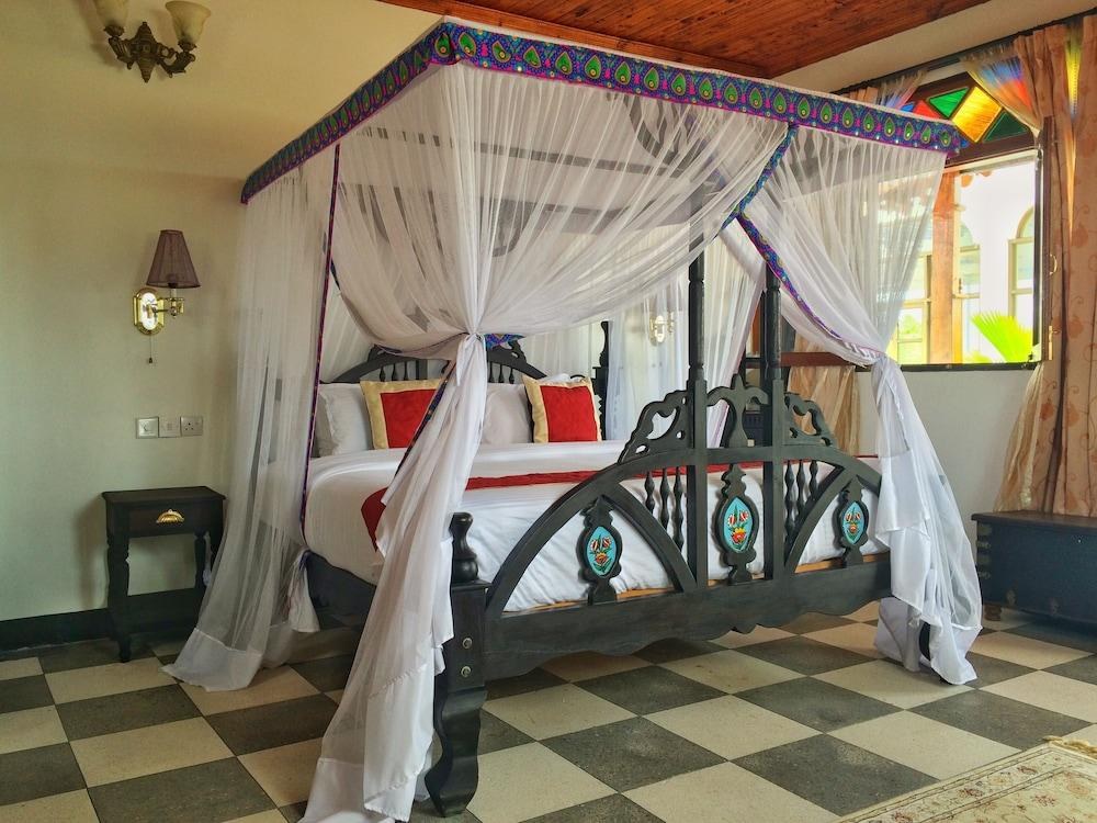 Dhow Palace Hotel photo 1