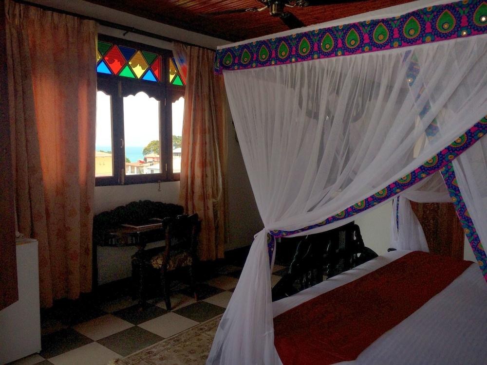 Dhow Palace Hotel photo 2