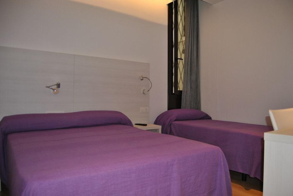 Hostal Fina photo 3