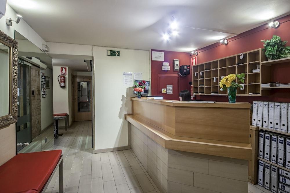 INTER Puerta del Sol - Auto Check-in photo 1