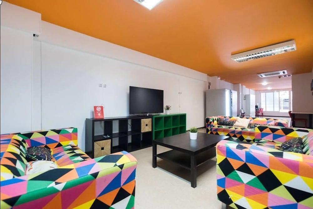 Arc House Barcelona - Hostel photo 2
