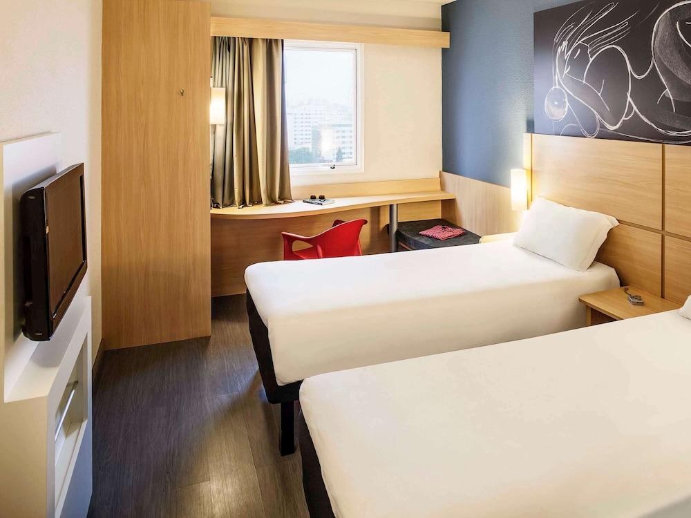 Ibis Macae photo 2