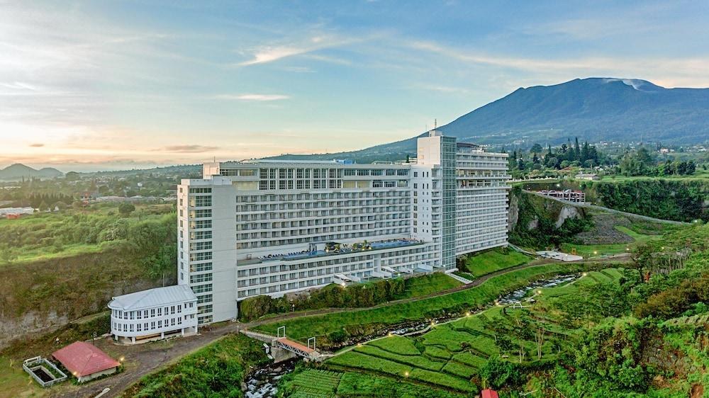 LE EMINENCE HOTEL CONVENTION & RESORT