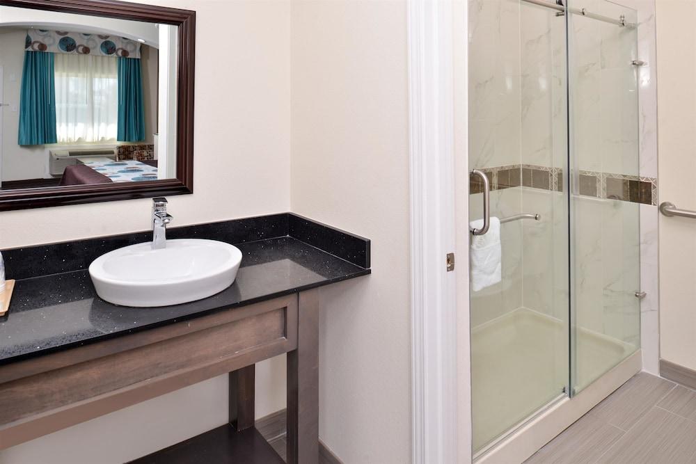 Americas Best Value Inn & Suites - Houston/Hwy 6 & Westpark photo 1