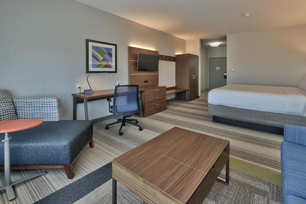Holiday Inn Express & Suites - Houston East - Beltway 8, an IHG Hotel photo 1