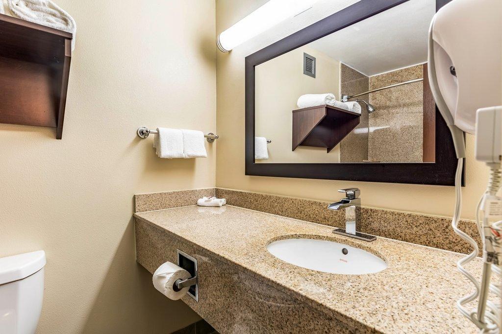 Red Roof PLUS & Suites Houston - IAH Airport SW