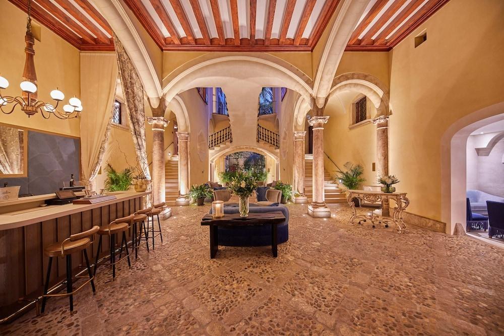 Palacio Can Marqués by Puro