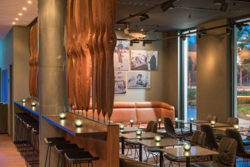 MOTEL ONE HAMBURG AIRPORT photo 2