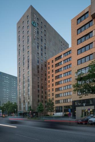 MOTEL ONE HAMBURG-ALSTER photo 2