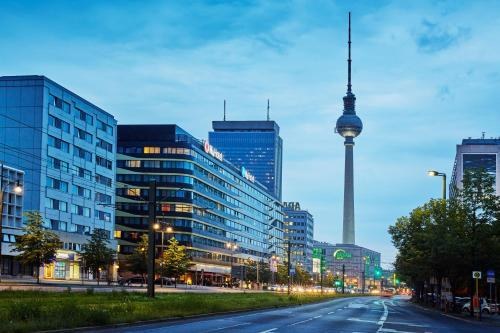 H4 Hotel Berlin Alexanderplatz photo 2