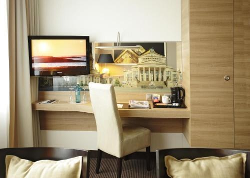 H4 Hotel Berlin Alexanderplatz photo 4