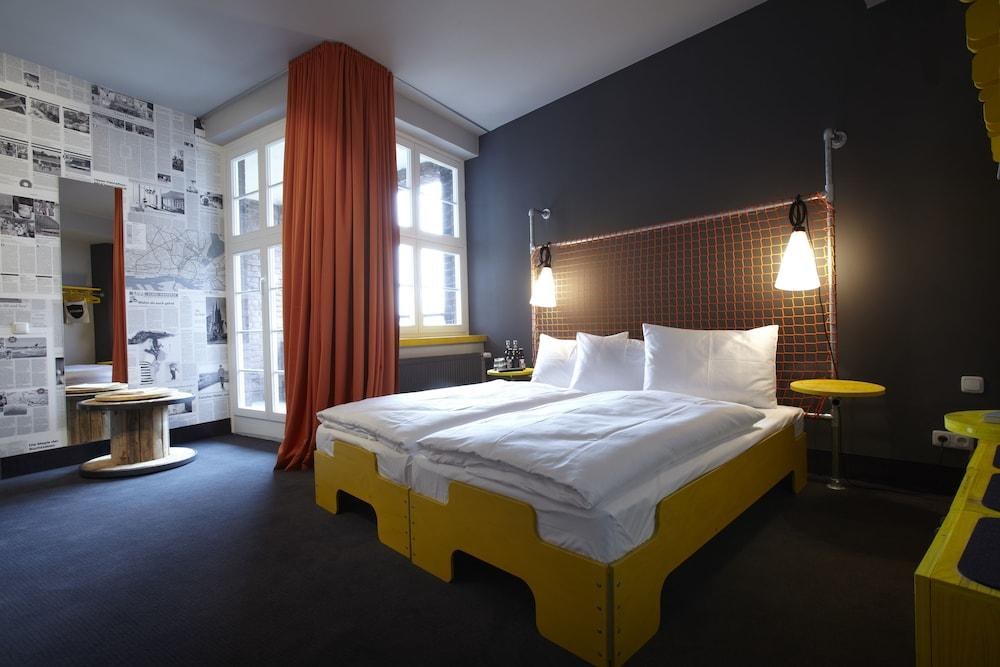 SUPERBUDE HOTEL ST PAULI