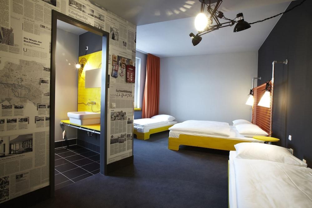 SUPERBUDE HOTEL ST PAULI photo 2
