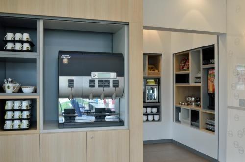 B&B Hotel Hamburg-Harburg photo 2