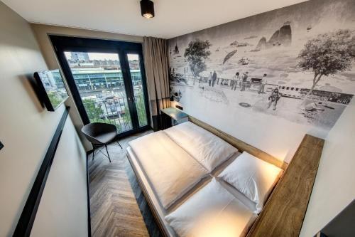 Schulz Hotel Berlin Wall at the East Side Gallery photo 1