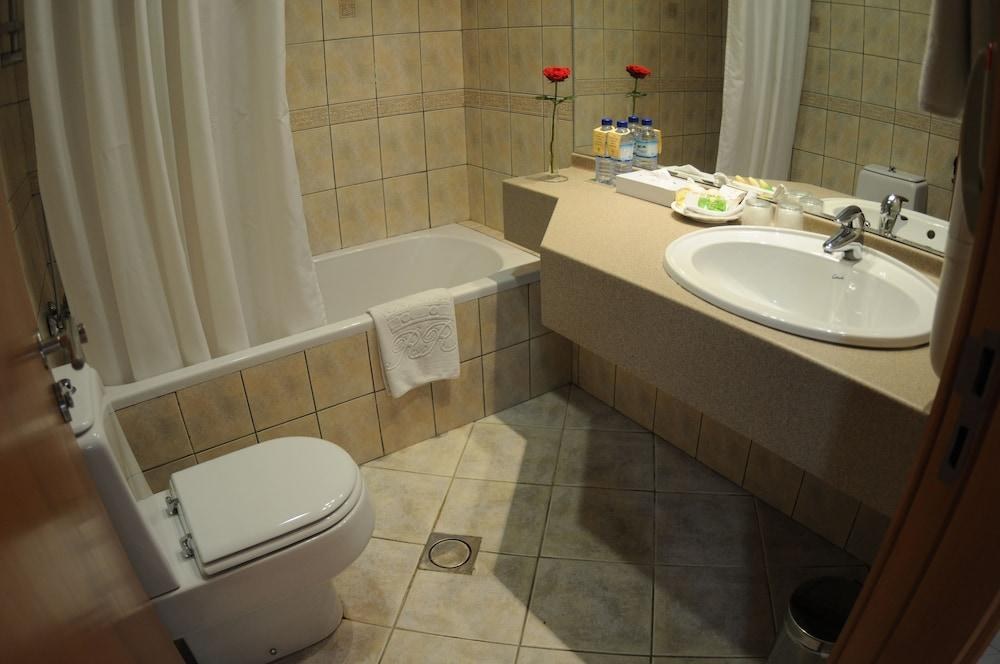 UPTOWN HOTEL APARTMENTS ABU DHABI photo 3