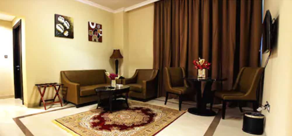 Paragon Hotel Apartments photo 3