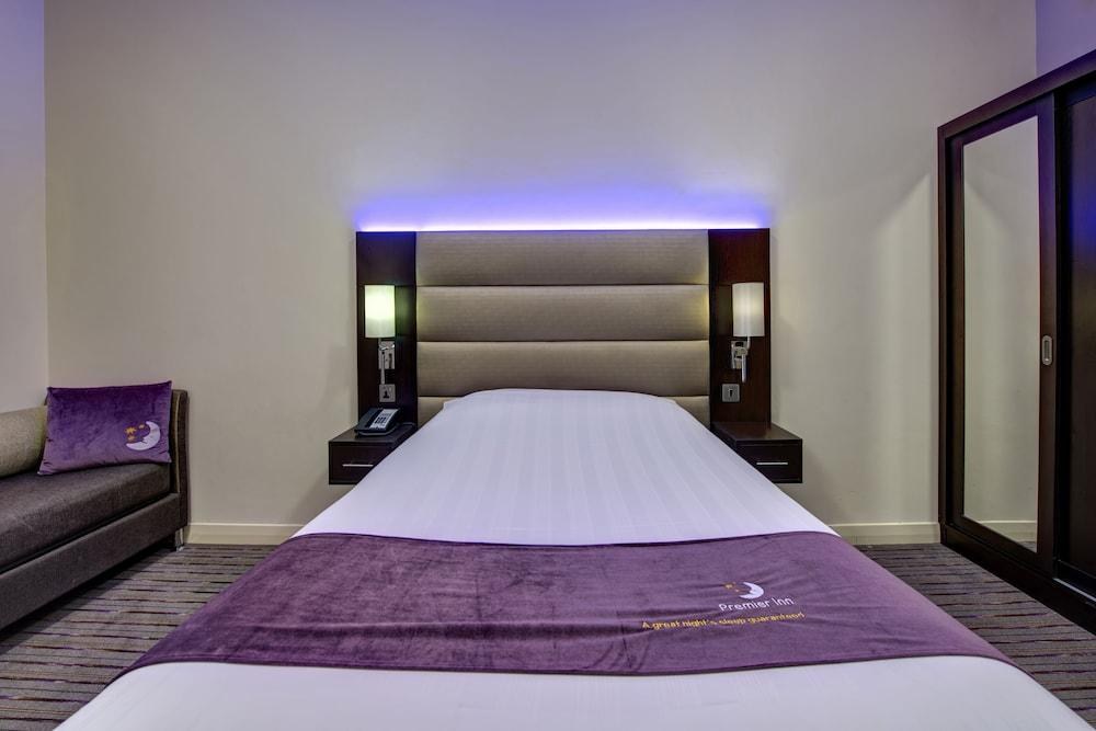 PREMIER INN DUBAI IBN BATTUTA MALL photo 2