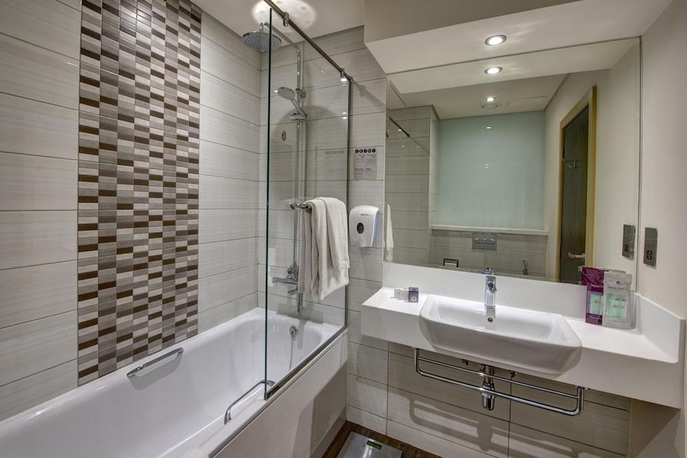 PREMIER INN DUBAI IBN BATTUTA MALL photo 3