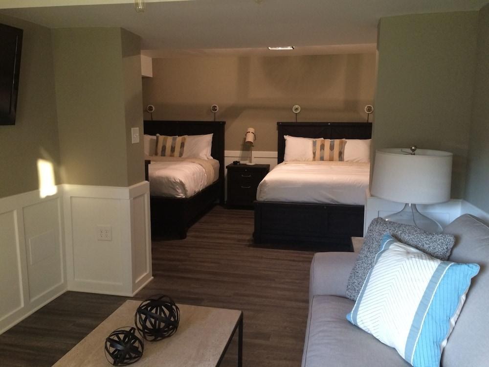 Super 8 by Wyndham Albany photo 2