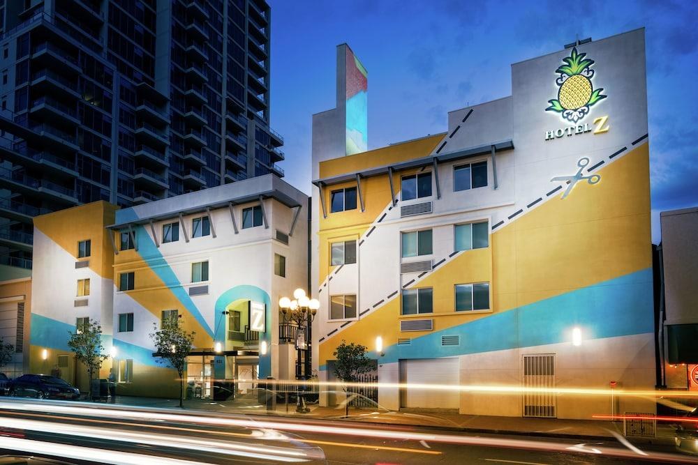 Staypineapple At Hotel Z