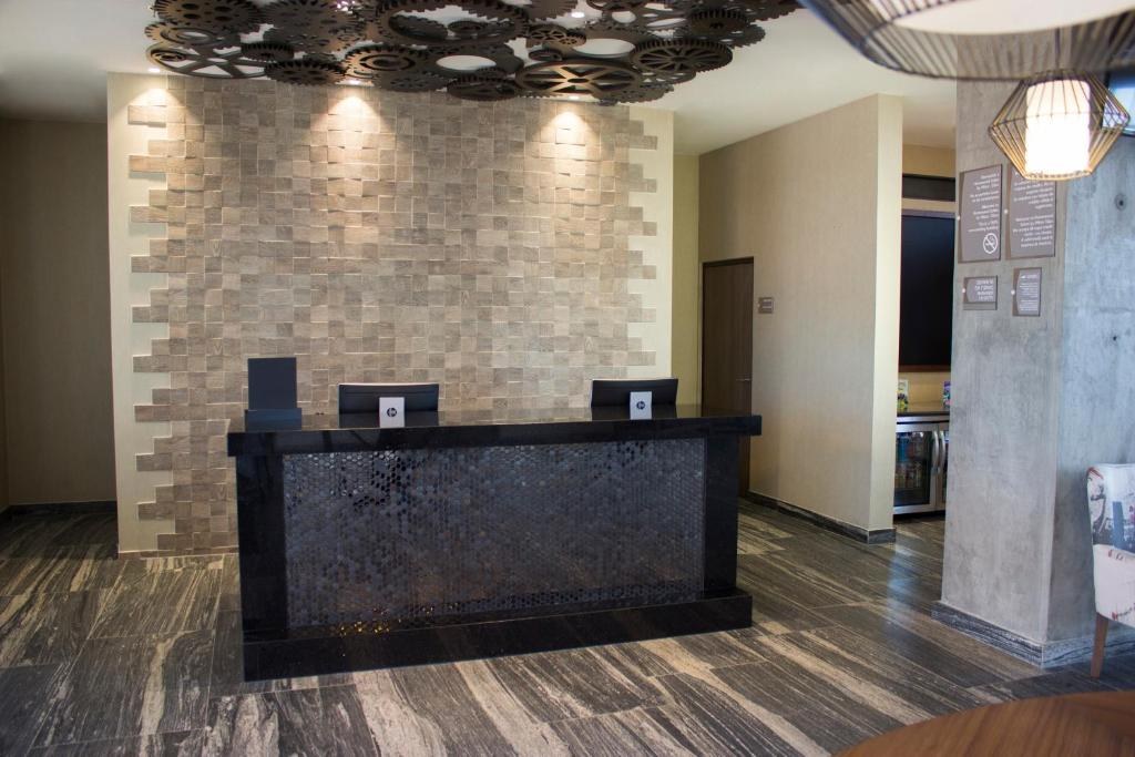FIESTA INN SUITES AEROPUERTO DEL BAJIO photo 1