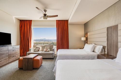 FIESTA INN SUITES AEROPUERTO DEL BAJIO photo 2