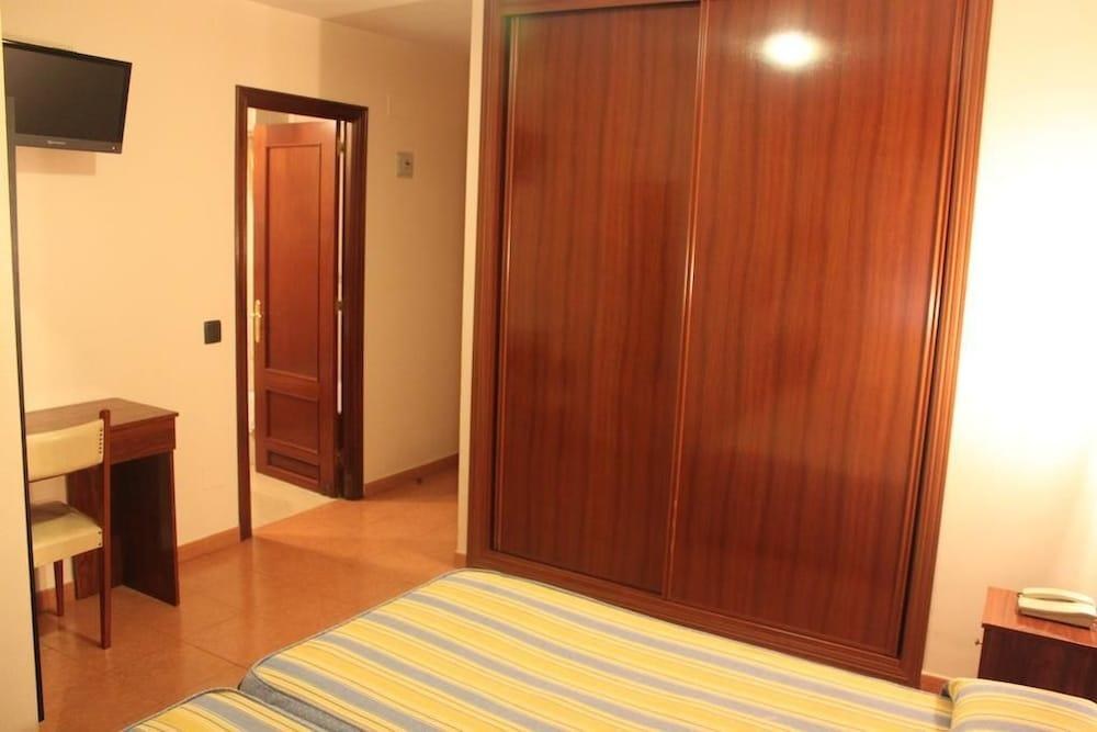 HOTEL VALDÉS photo 2