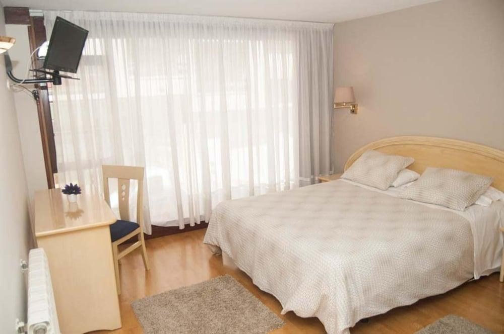 Hotel La Ronda photo 2