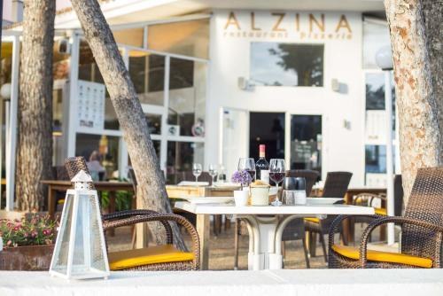 Hostal Alcina photo 2