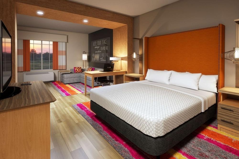 La Quinta Inn & Suites by Wyndham Lewisville photo 1